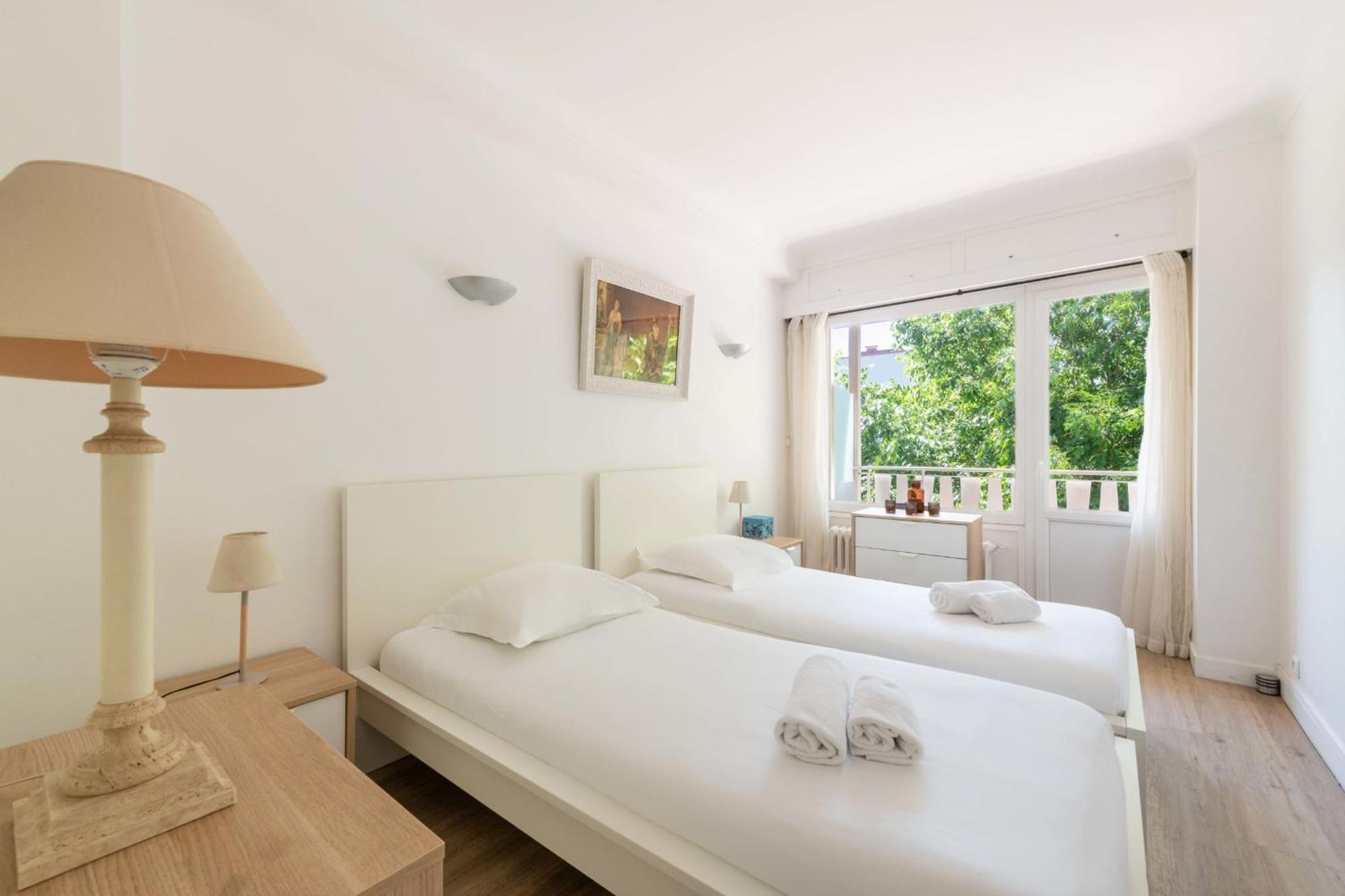 Appartement Cozy 2-br 6 Minutes From The Cannes