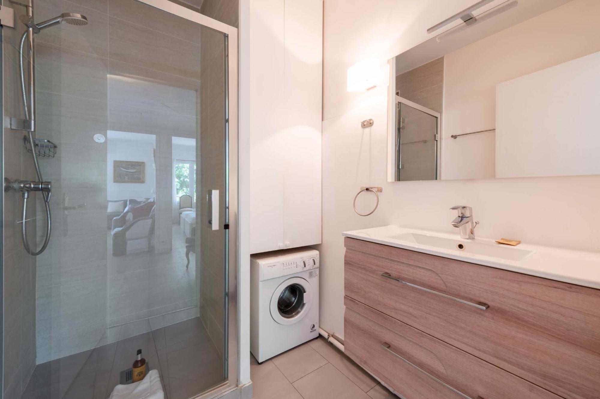 Cozy 2-br 6 Minutes From The Appartement
