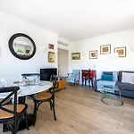 Cozy 2-Br Apartment 6 Minutes From The Beach